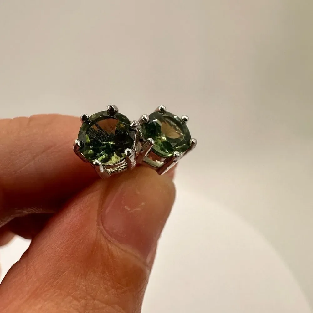 Gorgeous! Classic‎ 6 prong green tourmaline 2ctw stud earrings in .925!